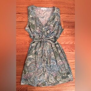 Jessica Simpson Maternity Tie Belt V-neck top, size S